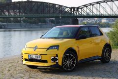 Renault 5 Iconic Cinq comfort range 2025